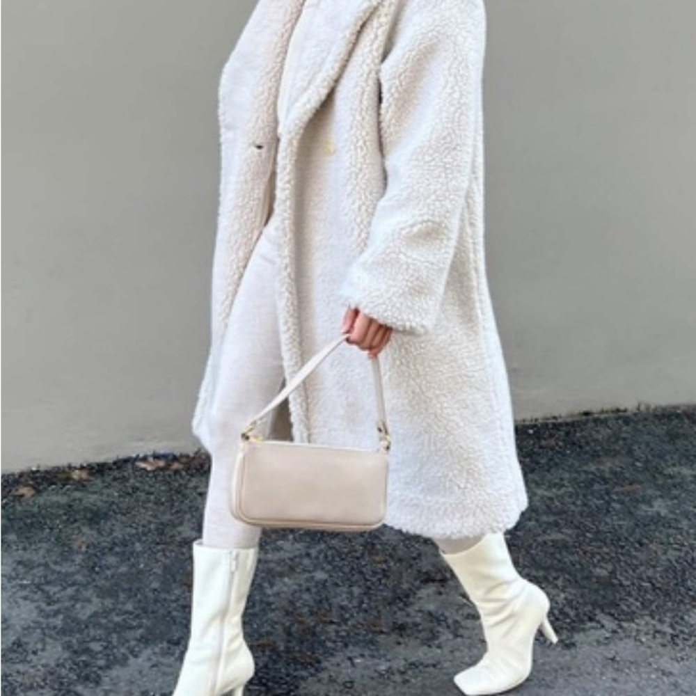 ⭐️ Chic, Belted Sherpa Coat with Belt Tie in Oatmeal Color - Size USA 8